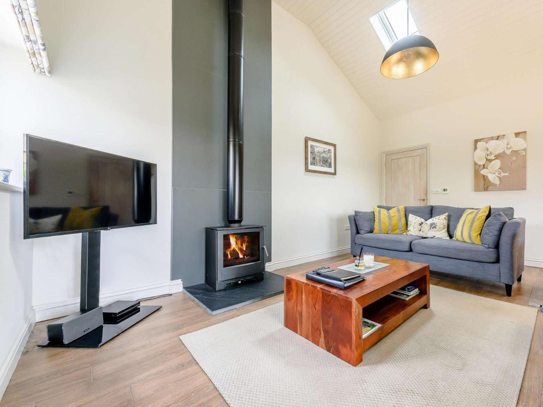 2 Bed In Winchcombe 57828 Villa Buitenkant foto